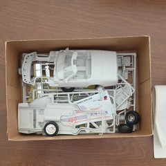 Chevrolet Corvette Convertible AMT/Ertl 1:25 Opened and started not assembled