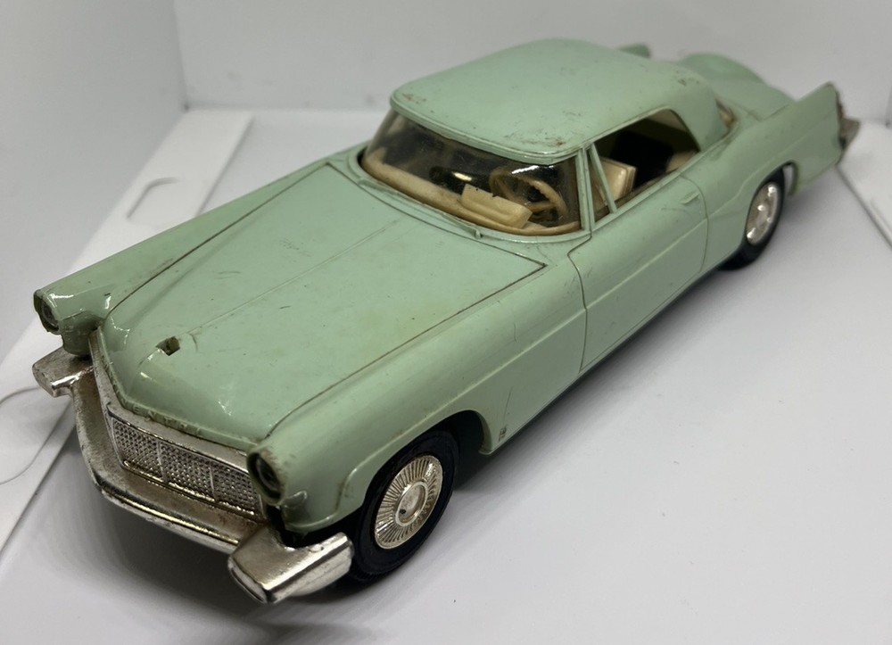 1956 A.M.T. FRICTION LINCOLN CONTINENTAL Mint Green PROMO CAR Metal Plastic Used
