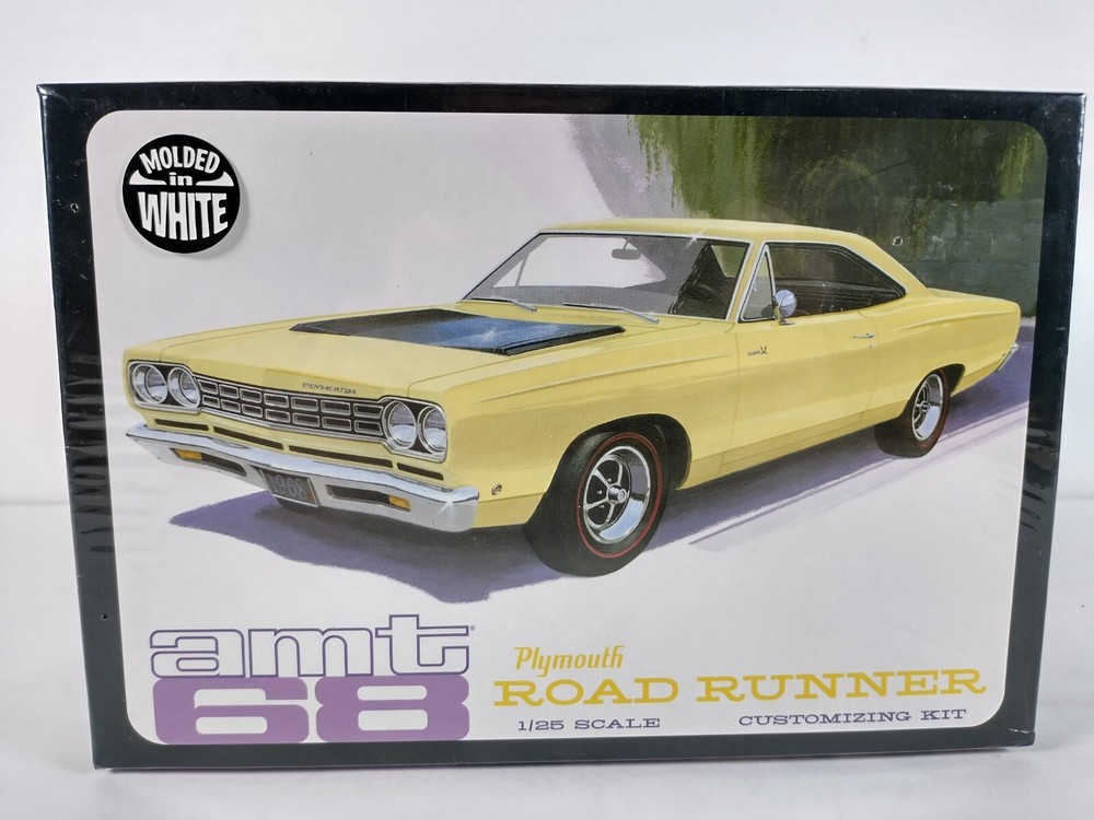 1968 Plymouth Road Runner AMT 1:25 Model Kit # 821/12 Sealed Box Molded in White