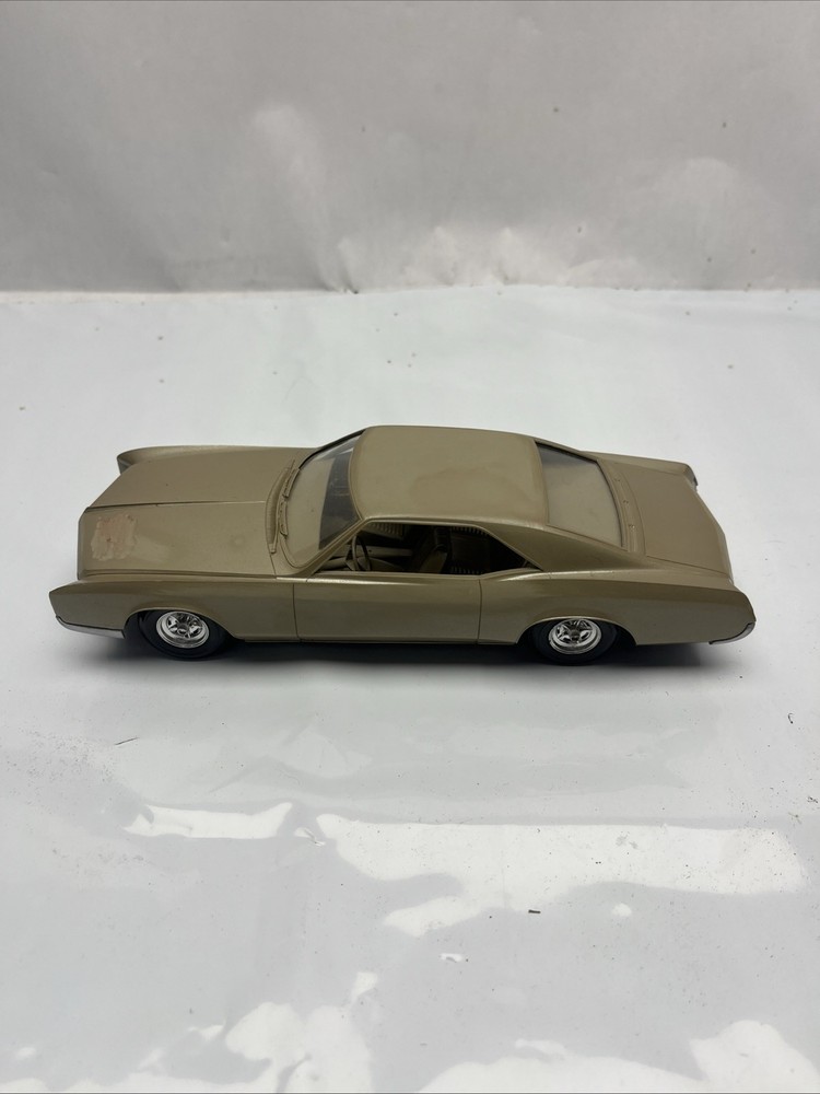 1966 Buick Riviera Original Dealer Promo Model Classic Vintage Car 1:25 Scale