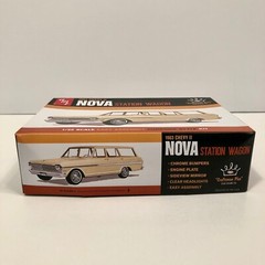 AMT 1:25 1963 Chevy II Nova Station Wagon Model Car Kit #1202/12