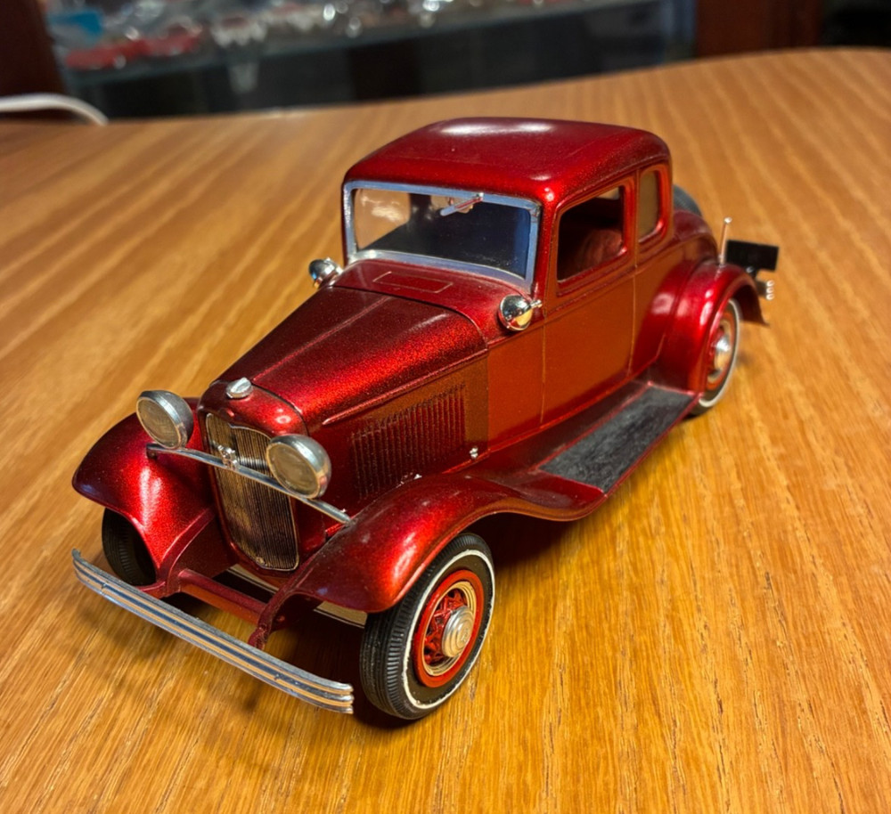 1932 FORD V8 COUPE AMT MODEL KIT ” BUILT “