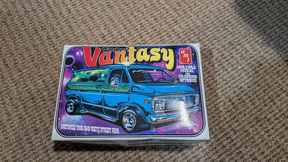 AMT 1/25 Dirty Donny’s Vantasy 1970 Customizable Chevy Van