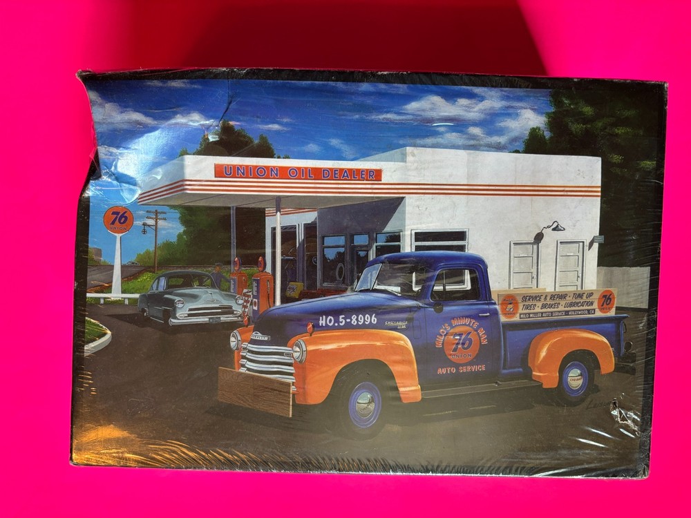 1950 CHEVROLET 3100 PICKUP TRUCK MODEL KIT AMT RONND 2 1/25 SCALE NEW SEALED!!!!