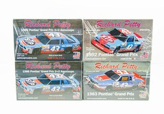 Salvinos JR Model Kit 1/24 Richard Petty STP Pontiac Grand Prix Lot 1983 1986 92