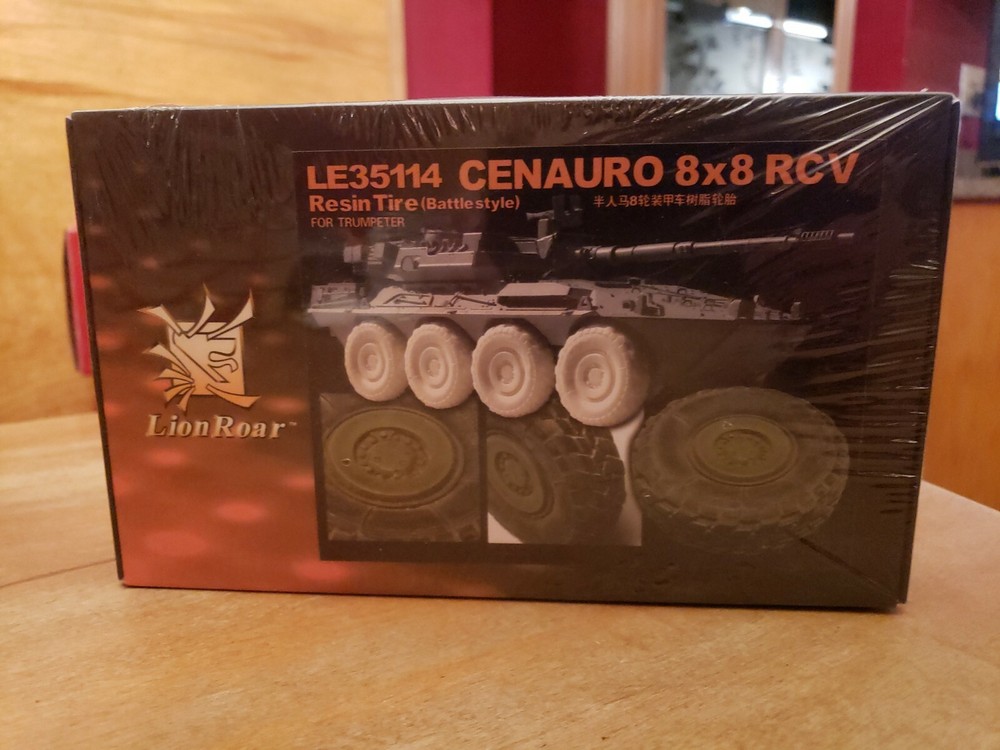 Lion Roar LE35114 Centauro 8X8 RCV Tire 1/35 Scale Resin Model Accessory NEW