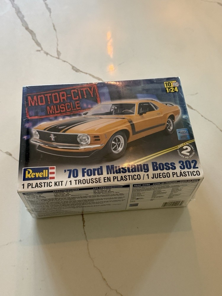 Revell 1970 FORD MUSTANG BOSS 302 #85-4943 Model Kit (c) 2011