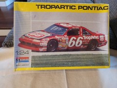 Monogram Tropartic pontiac #66 red scale 1:24 skill level 2 Model Kit Sealed