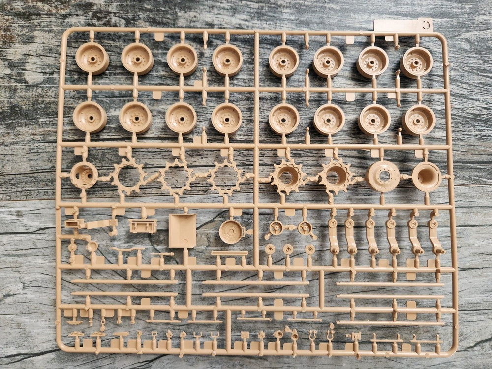Rye Field Models 1/35th M-1 Abrams Sep Parts sprue Tree C from RFM 5026 – Wheels