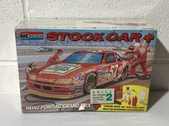 Monogram 1/24 57 Heinz Hut Stricklin Pontiac GP NASCAR Stock Car Model Kit NOS