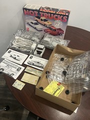 AMT ERTL Hot Trucks 55 Chevy Stepside 86 El Camino 91 C-1500 1:25 Fact Bag Part