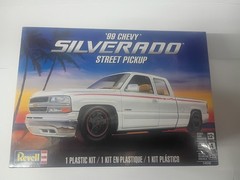 Revell 14538 1/25 99 Chevy Silverado Street Pickup Plastic Model Kit SEALED