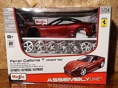 1/24 Maisto Ferrari California T (closed Top) 43 Pc Die-Cast metal car kit New