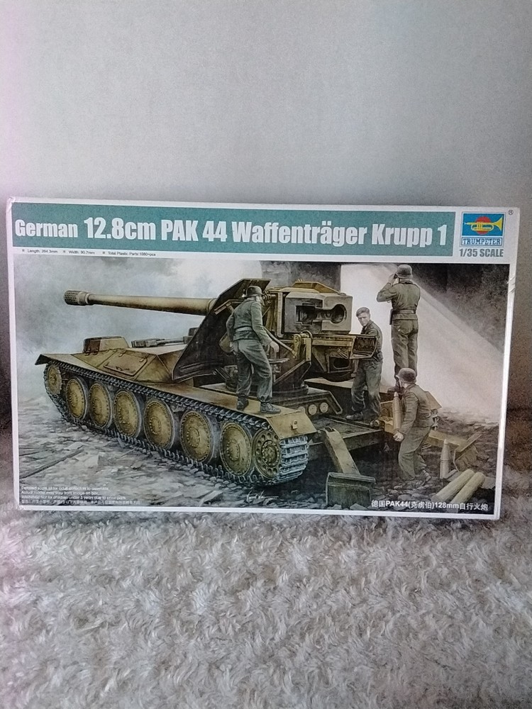 Trumpeter 05523 1:35 German PAK 44 Waffentrager Krupp 1 Model Kit. SEE PHOTOS