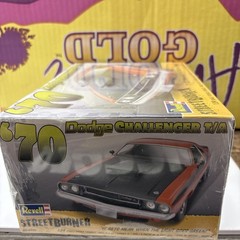 NIP VINTAGE REVELL 70 DODGE CHALLENGER MODEL KIT 1/24 SEALED