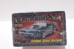 REVELL MOTORWORKS 1979 FIREBIRD STREET MACHINE SCALE 1:25 MODEL KIT NEW 85-0807