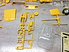 Monogram 1970 Boss 302 Mustang 1:24 scale Model kit opned box no directions