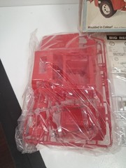 Revell 1/25 – BIG RED CALIFORNIA PICKUP TRUCK – Model Kit – 7305 – New In Box