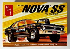 AMT 30106 1/25 Scale 1972 Chevrolet Nova SS Pro Stocker – 350 & 454 V-8s