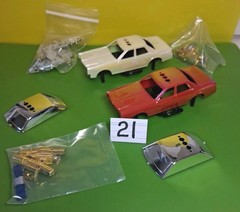 UNKNOWN MOPAR POLICE CAR MODEL KITS 1/32 SCALE? *PARTS*