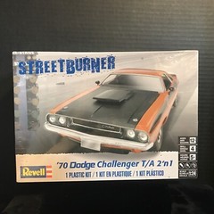 REVELL 85-2596 ‘70 DODGE CHALLENGER T/A 2’n1 MODEL KIT-NIB-1/24 SCALE