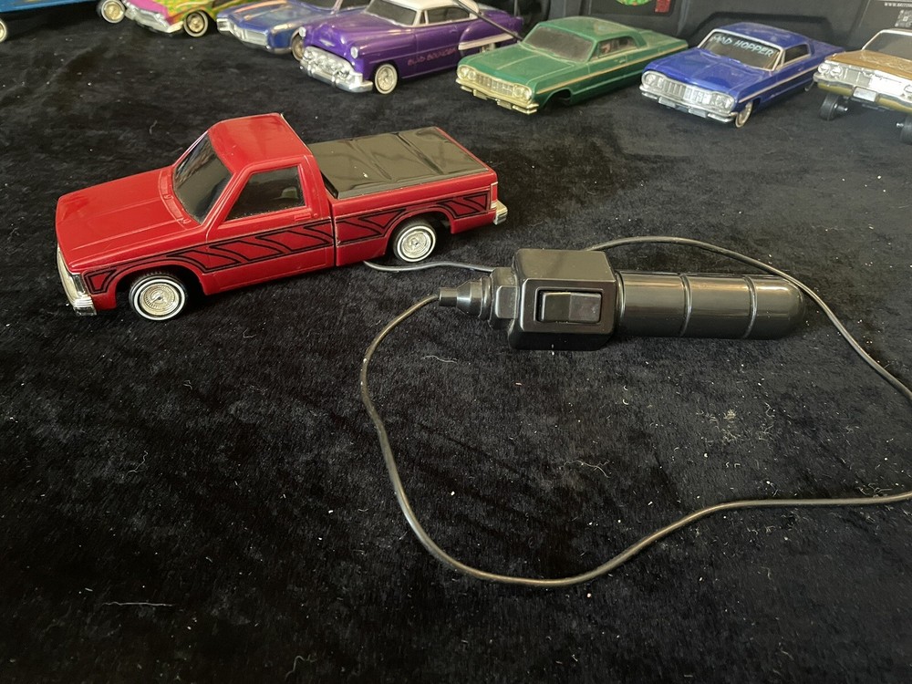 Lindberg Chevy S-10 Lowrider Bed Dancer! 1/22 Model Kit Build n’ Play! Rare!!!