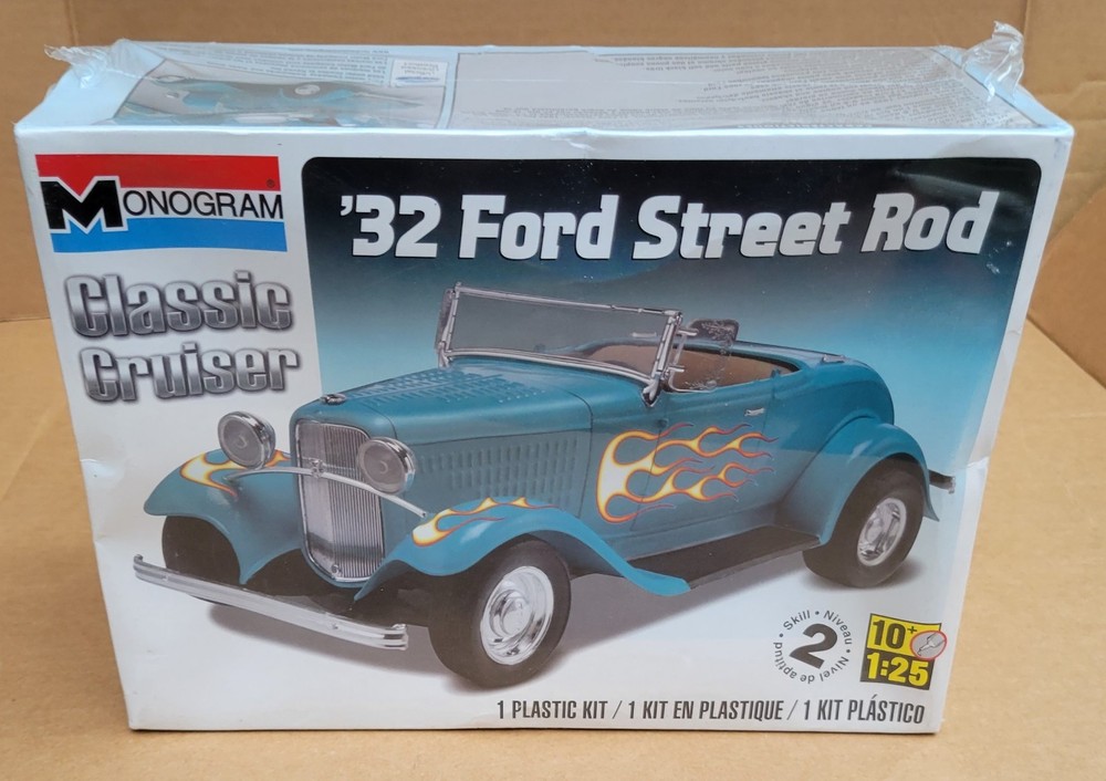 Monogram Classic Cruiser ’32 Ford Street Rod Factory Sealed Box 1:25 Kit 0882