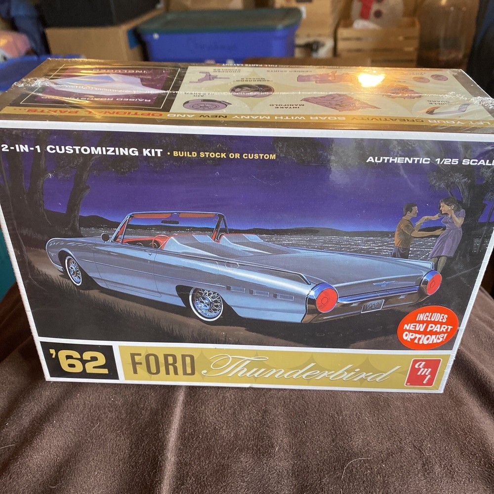 AMT 682/12 ‘62 FORD THUNDERBIRD 2’n1 MODEL KIT-NIB-1/25 SCALE