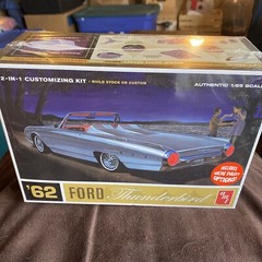 AMT 682/12 ‘62 FORD THUNDERBIRD 2’n1 MODEL KIT-NIB-1/25 SCALE