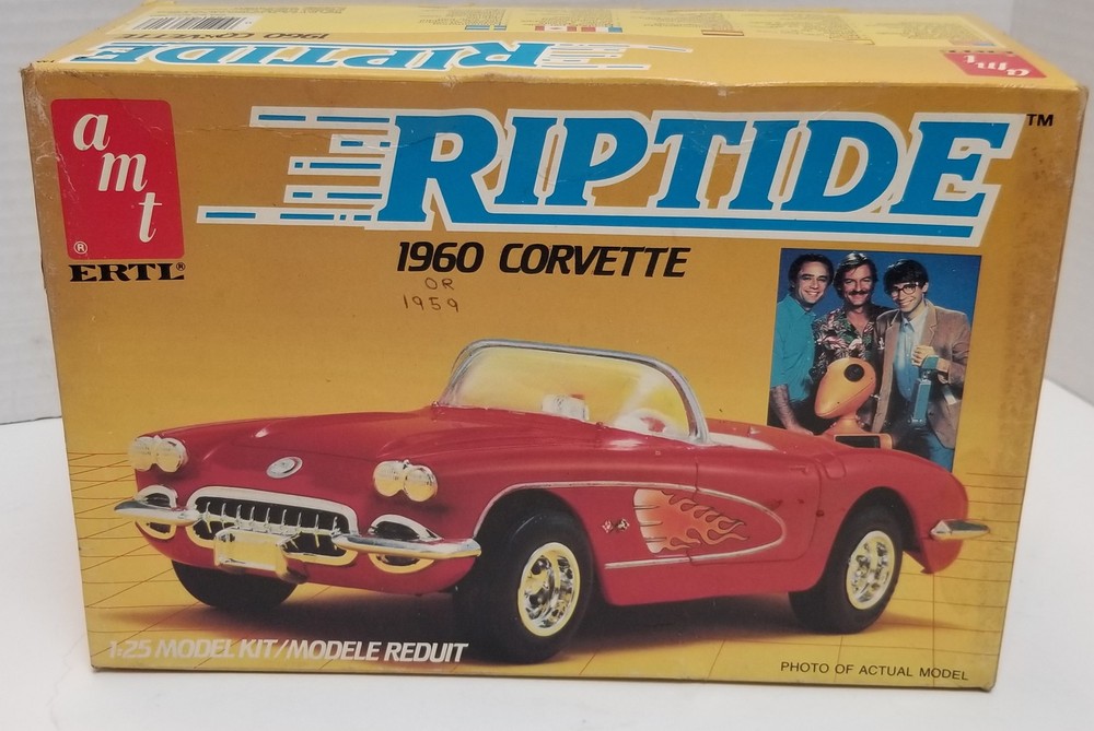 AMT Riptide TV Series 1960 Corvette #6621 1/25