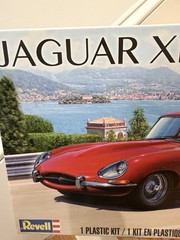 REVELL 85-4509 JAGUAR XK-E MODEL KIT-NIB-1:24 SCALE