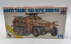 ESCI ERTL 8373 Sd.Kfz. 250/10 German Anti-Tank Vehicle WWII 1:72 Scale Model Kit