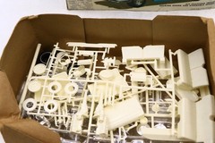 AMT ‘57 Ford Hardtop T285 1/25 Model Kit Complete Without Instructions