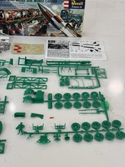 Revell H-1821:169 Honest John Missile with Mobile Carrier Box Scale