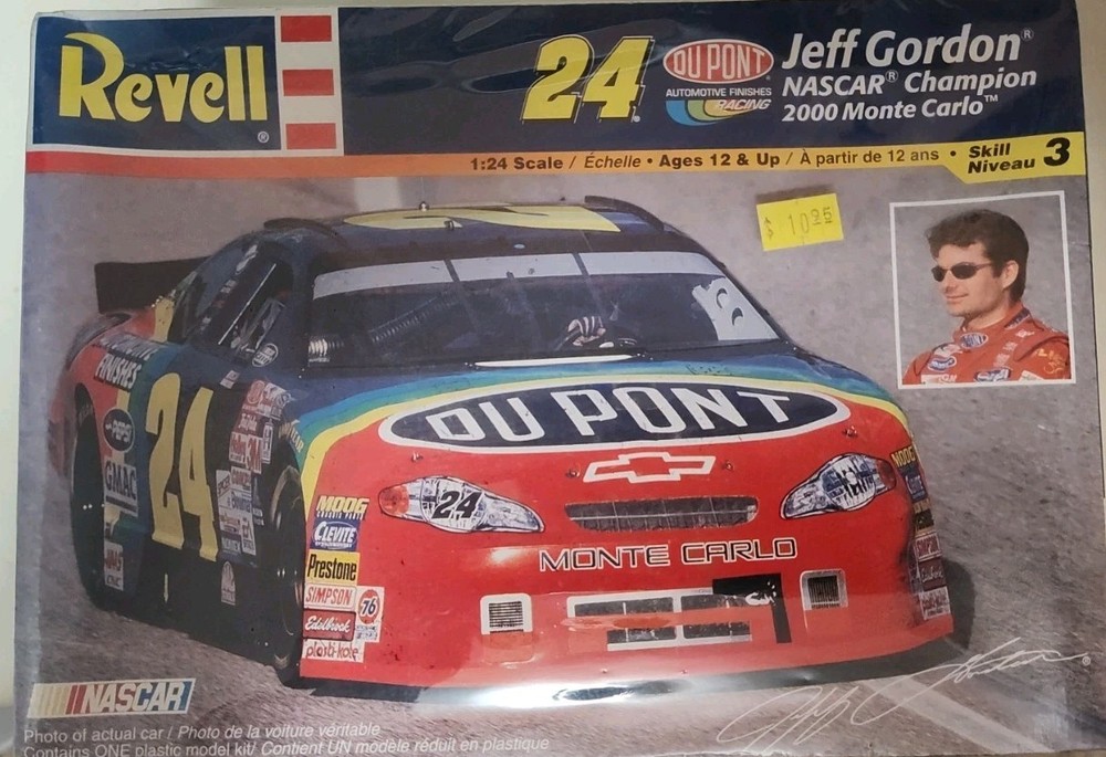 Revell NASCAR 1:24 Jeff Gordon 2000 Monte Carlo Model Kit (New in Sealed Box)