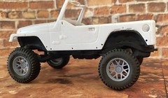 1/24 Scale: 18-Inch Fuel Tech Wheels W/ Mud Tires; Jeep, Resin 1/25