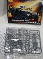 1/100 (15mm) Scale WWII German Rocket Half-Track, Kfz.251, Zvezda, NIB
