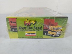 Over The Road Ford CL-9000 Sleeper Lindberg Snap Fit HO Scale Model Kit # 1047