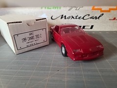 Chevy Promo 1989 Camaro Iroc-Z Bright Red 1/25 Scale Promo Model Car 6061
