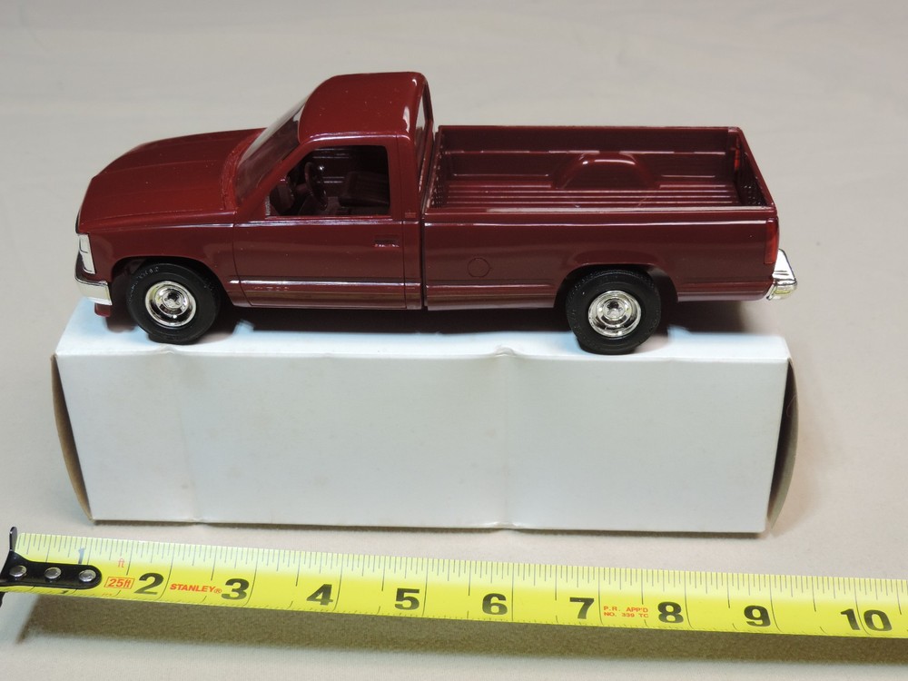 1988 Chevrolet Silverado C1500 pickup 1/25 MPC dealer promo brandy wine RZ model