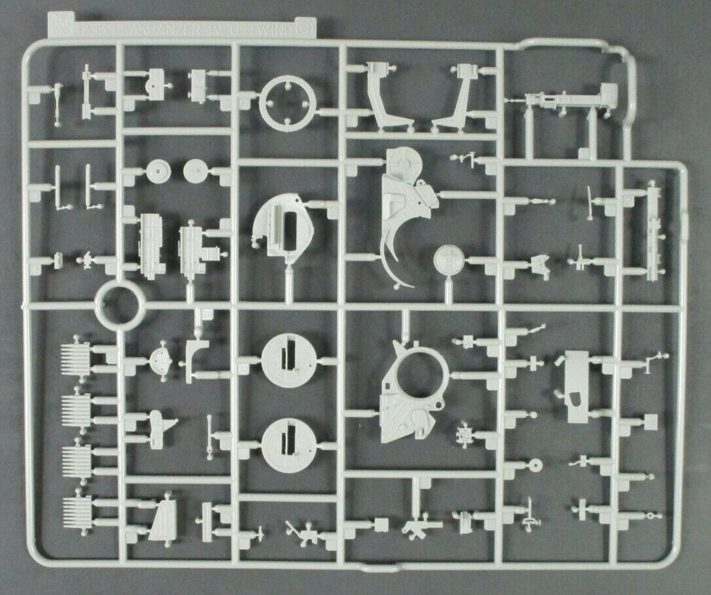 Dragon 1/35th Scale 3.7cm Flak 43 Sd Kfz 7/2 Parts Tree Q from Kit No. 6553