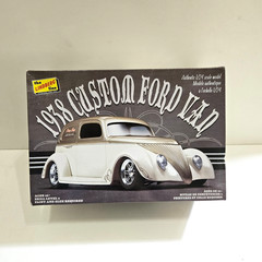 1/24 LINDBERG 1938 CUSTOM FORD VAN #HL114/12 NEW ROUND 2 MODEL KIT