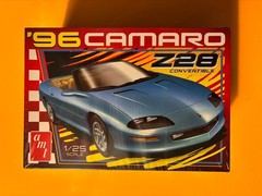 1996 CHEVROLET CAMARO Z28 CONVERTIBLE MODEL KIT 1/25 SCALE AMT ROUND 2 NEW LOOK!