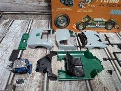 Vintage Aurora Ford GT Flying Tiger Plastic Model Race Car Kit 1:25