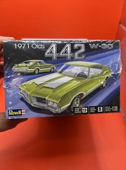 1971 Oldsmobile 442 Revell Dash Console Pedals Driveshaft Suspension 1:25 New L4