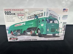 Atlantis White Fruehauf Gas Truck Sinclair or US Army 1:48 MODEL KIT SEALED