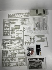 ’70 1/2 CAMARO Z28 2002 AMT/ERTL Model Kit #30086 Open Unbuilt Complete