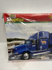 Revell Monogram SnapTite Hot Wheels Race Rig 1:32 NASCAR Truck Trailer Kit NEW