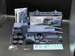 1/25 1972 Ford C-700 Ramp Truck Race Car Hauler Model Kit with Engine & Clears