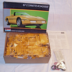 MONOGRAM 87 CORVETTE INDY PACE CAR ROADSTER MODEL KIT 1:24 2742